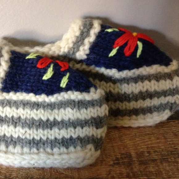 New Handmade Natural Wool Slippers - Picture 1 of 2